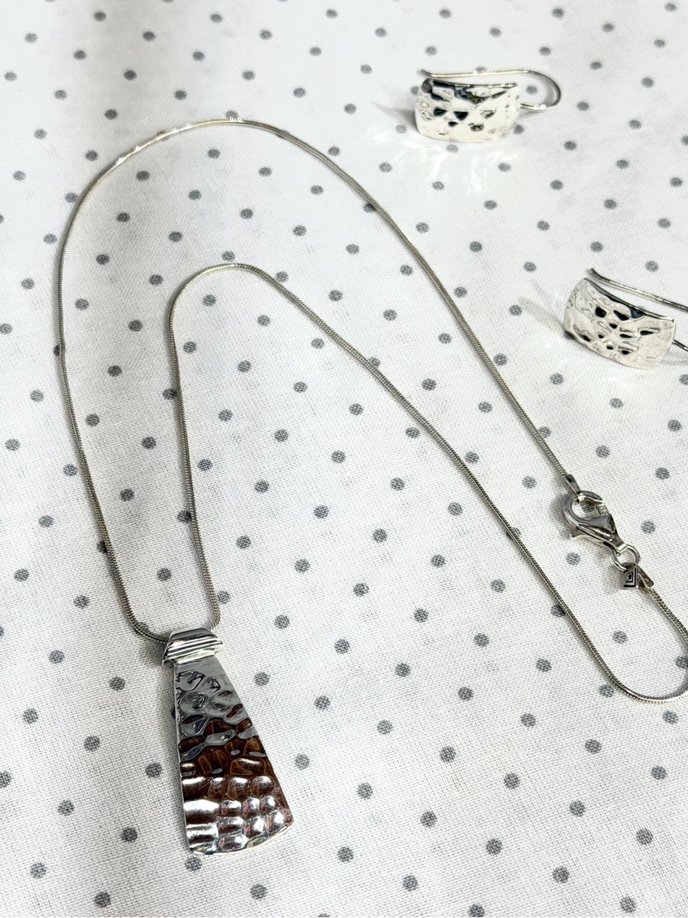 Silpada Hammered Silver Pendant Necklace and Earrings Set - Picture 9 of 14